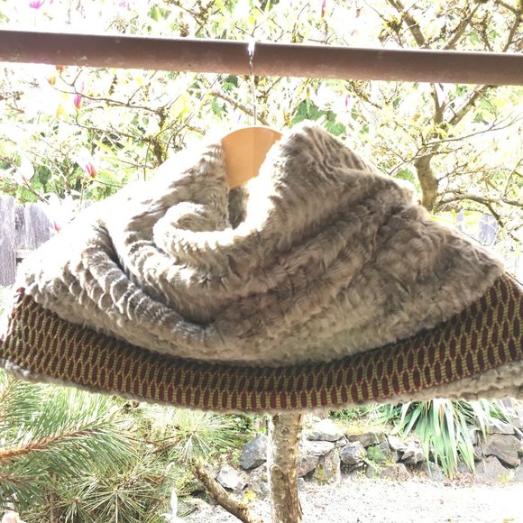 Elfarrow Faux Fur Red and Lime Long Honeycomb Reversible Neck Warmer - Picture 1 of 12